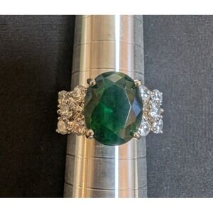 Statement Womens Ring Size 8 Green Oval Gemstone Silver Tone Accent Stones 7.08g